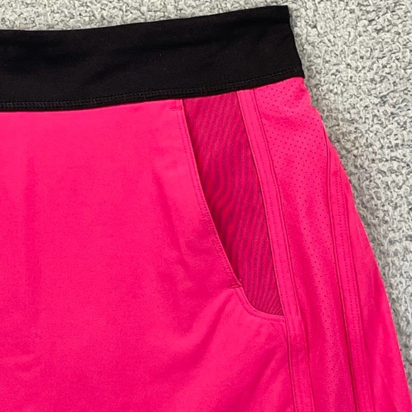 RLX Ralph Lauren Fuchsia Mini Skirt with Black Waistband - Picture 3 of 11